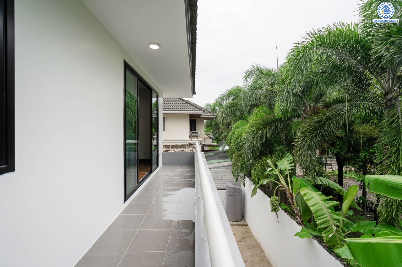 บ้านมือสองตกแต่งใหม่ ม.พิมาน ปิ่นเกล้า-กาญจนาภิเษก เนื้อที่ 64 ตร.ว. ฟังก์ชัน 3 ห้องนอน 4 ห้องน้ำ 1 ห้องแม่บ้าน จอดรถได้ 2 คัน บนทำเลเดินทางสะดวก ติดถนนกาญจนาภิเษก เชื่อมต่อหลายเส้นทาง ใกล้ทางด่วน "กาญจนาภิเษก" รถไฟฟ้า "สถานีหลักสอง" และเดอะมอลล์บางแค...